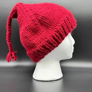 Made in Minn: Rote geflochtene Norweger Mütze mit Quaste