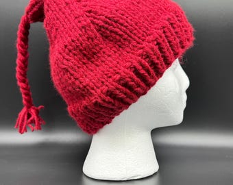 Made in Minn: Rote geflochtene Norweger Mütze mit Quaste