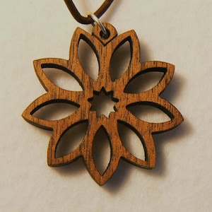 Baha'i wood pendants, 9 pointed star image 3