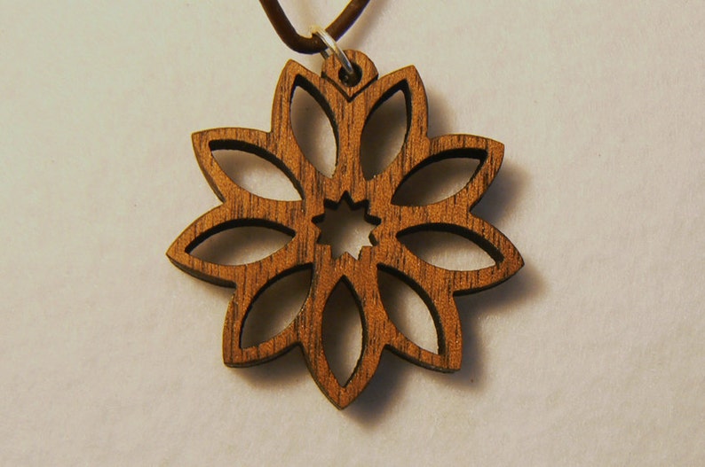 Baha'i wood pendants, 9 pointed star image 3