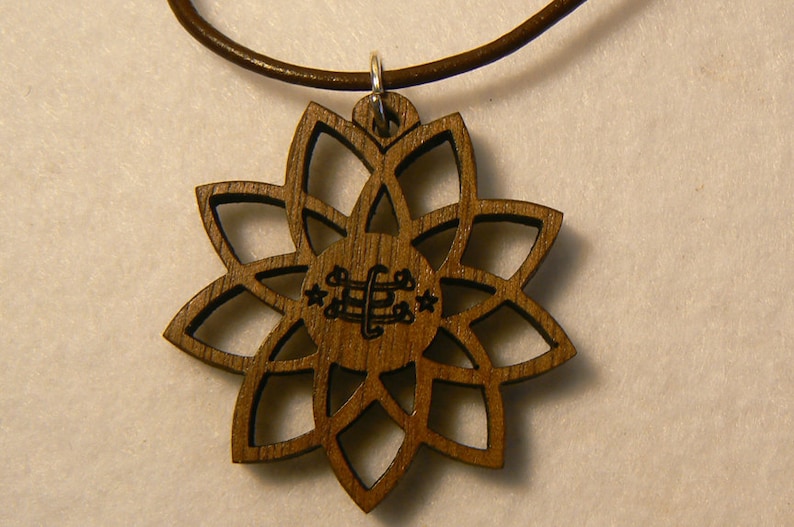 Baha'i wood pendants, 9 pointed star image 2