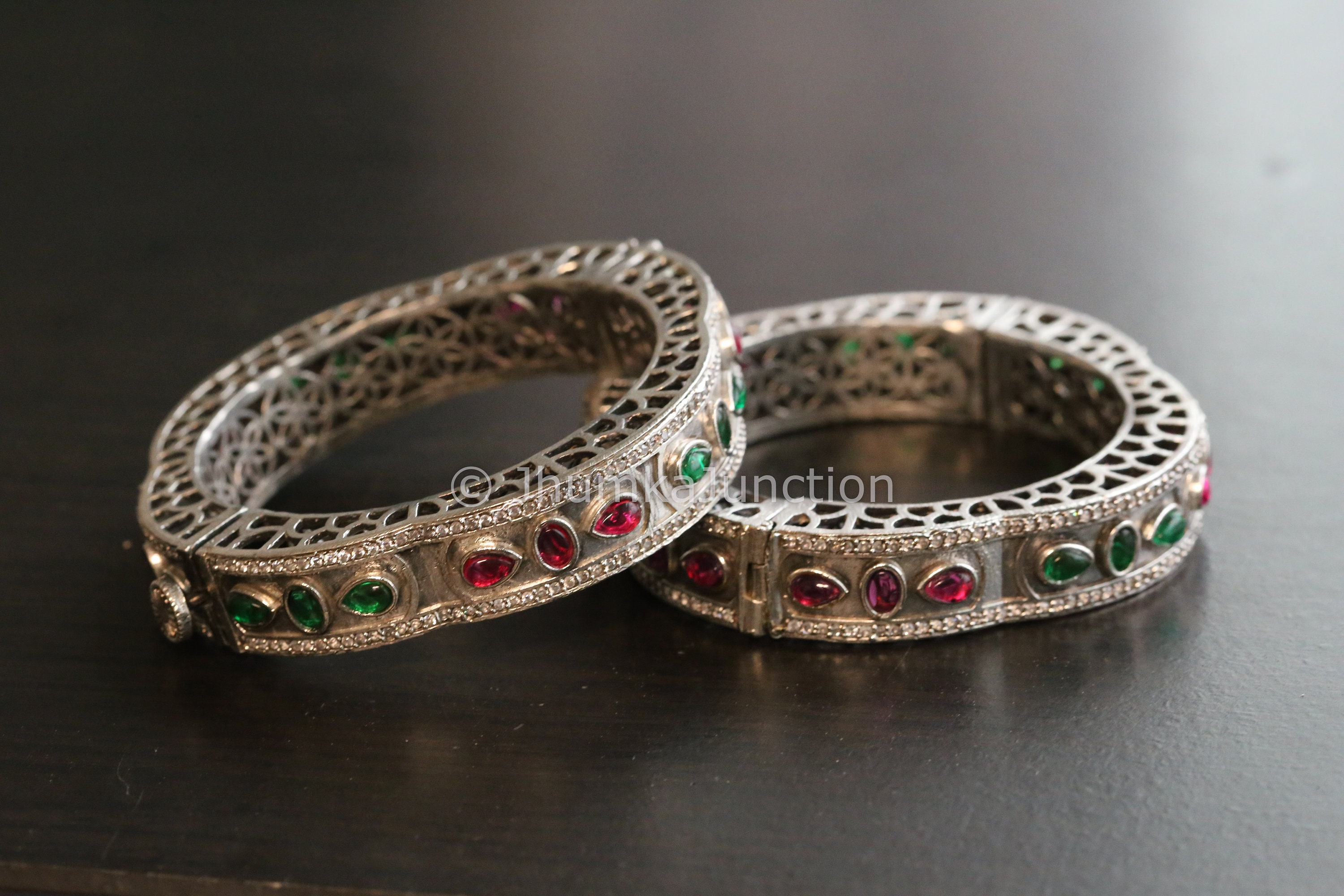 look ethnic online