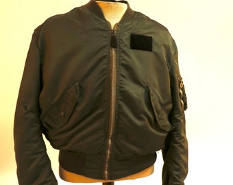 Medium 70s US Air Force L-2B Flight Jacket / Bomber, Green Medium 70s US Air Force L-2B Flight Jacket / Bomber, Green