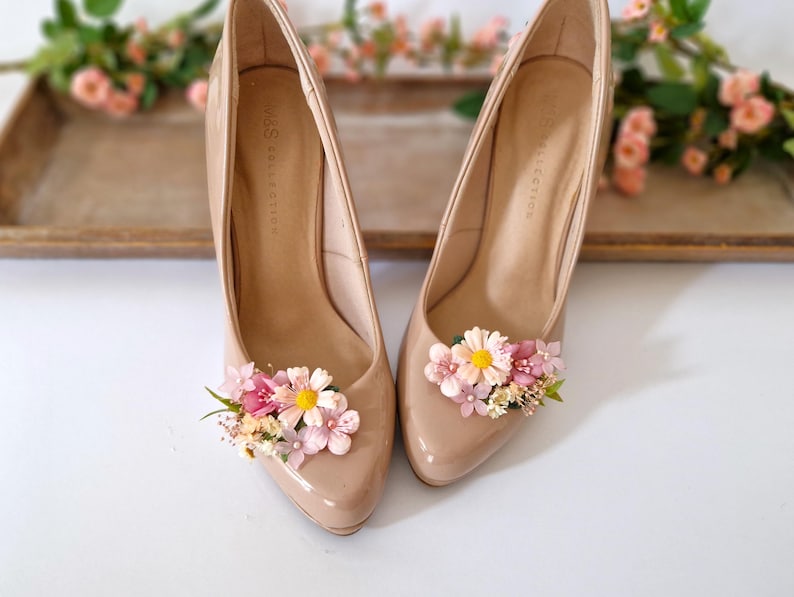 Presilhas florais para sapatos de noiva de salto alto, acessório estilo cottagecore, flores silvestres do campo, acessórios florais para sapatos de casamento, sapatos de noiva boho de luxo imagem 4