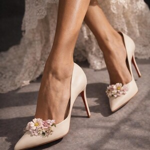 Presilhas florais para sapatos de noiva de salto alto, acessório estilo cottagecore, flores silvestres do campo, acessórios florais para sapatos de casamento, sapatos de noiva boho de luxo imagem 8