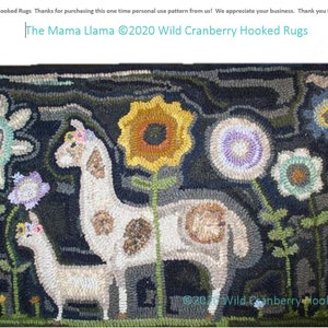 Könnte beinhalten: Ein handgefertigter Teppich mit zwei Lamas auf einer Blumenwiese. Die Lamas sind weiß mit braunen Flecken und tragen Blumenkränze. Die Blumen sind in verschiedenen Farben, darunter Gelb, Lila, Blau und Grün. Der Hintergrund ist dunkelblau.