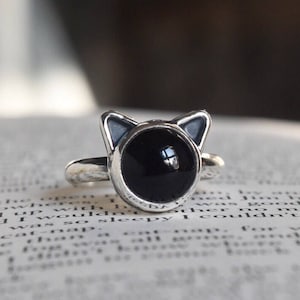 Anello in argento sterling con gatto e onice nero