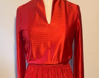 80s vintage dress with small pleated skirt
