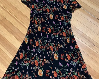 Vestido floral blanco estilo años 90