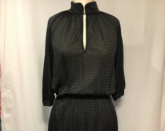 Vintage 70's Black con vestido a rayas plateadas