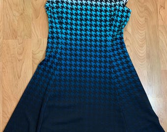 Skater Houndstooth short knit dress