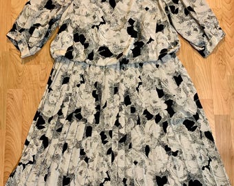 1980’s Vintage V.L.P. Plus Dress Size 20