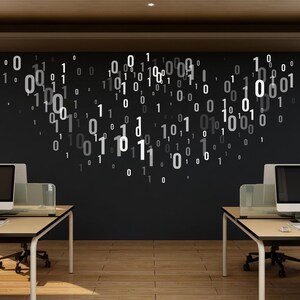 Könnte beinhalten: Ein modernes Bürointerieur mit zwei Schreibtischen und Stühlen. Die Wand hinter den Schreibtischen ist schwarz und zeigt ein Muster aus weißen 0en und 1en.