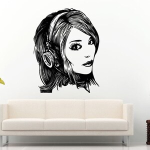 Frau mit schönen Haaren Kopfhörer anhören Musik Wall Decal Vinyl Aufkleber Wandbild Room Decor L715
