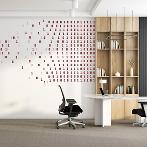 Puede incluir: Interior de oficina moderno con escritorio blanco, sillas negras y estanter&iacute;a de madera. Una pared presenta un dise&ntilde;o de c&oacute;digo binario rojo. La habitaci&oacute;n tiene un dise&ntilde;o minimalista con un port&aacute;til y libros.