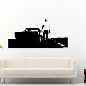 Een Man Street Racer staat naast zijn auto van de spier op een manier van de hoge muur sticker Vinyl Sticker muurschildering kamer Decor-L1027
