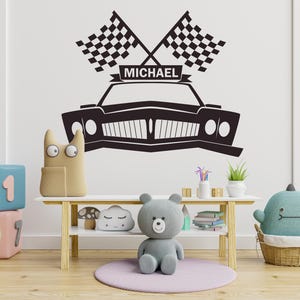 Naklejka ścienna z flagą wyścigową na samochód Highway Vinyl Sticker Personalized Name Wall Decor Kids Playroom Boys Room Wall Art Bedroom Mural Sticker 660LU