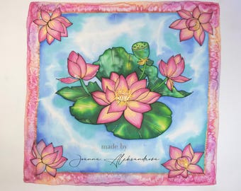 Pañuelo de seda con loto pintado a mano: arte para vestir (cuadrado de 68 cm)