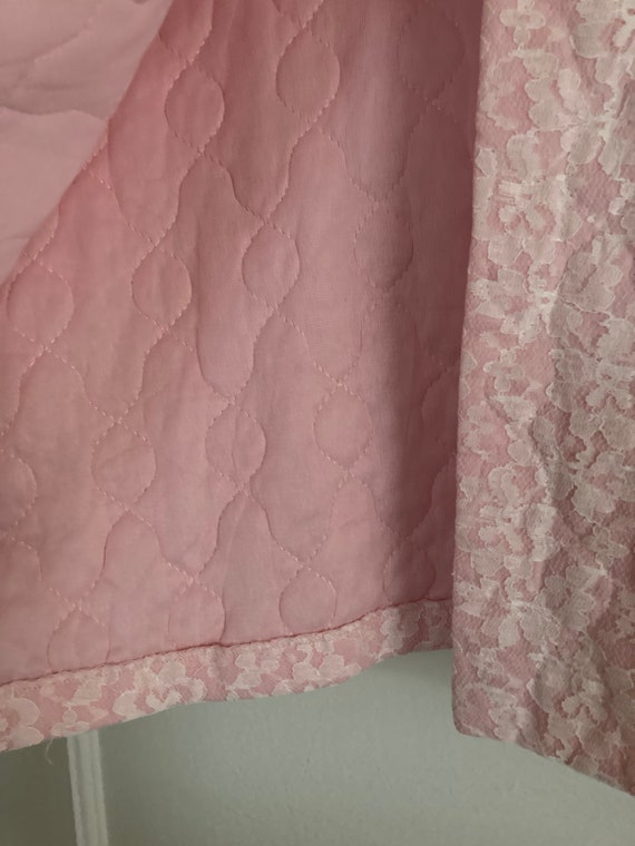 Vintage 1960s Pink with White Lace Quilted Bed Ja… - image 5