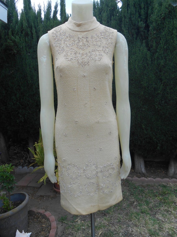 Vintage 1950s Sleeveless Dress with Small White an