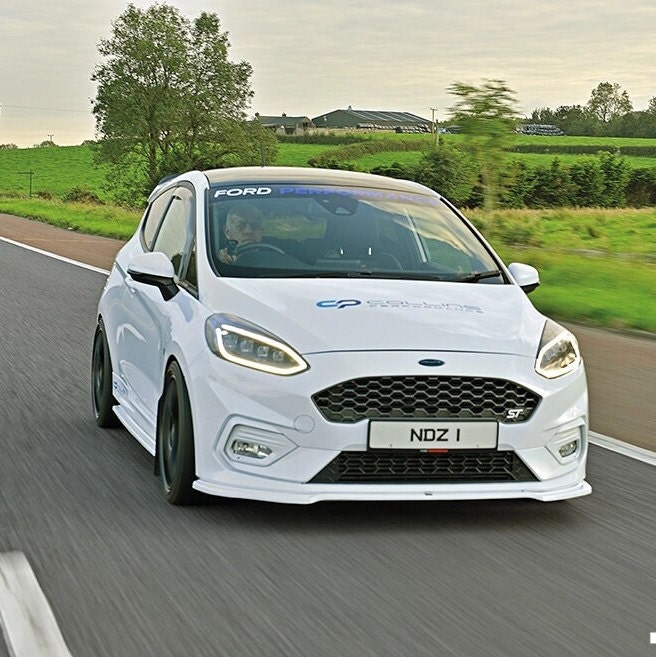 Schwarze Schmutzfänger für Ford Fiesta MK8 ST & ST Line 2x Vorne