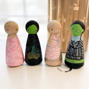 Muñecas de clavija pintadas a mano con motivos de brujas malvadas / Decoración inspirada en brujas malvadas / Regalo único para fanáticos de las brujas malvadas