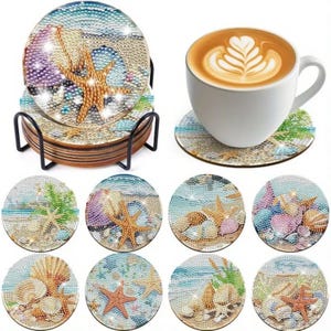 Ensemble de sous-verres sur le thème de la plage - Kit DIY de 8 pièces de peinture au diamant avec outils et strass - Décoration d'intérieur faite main en coquillages océaniques