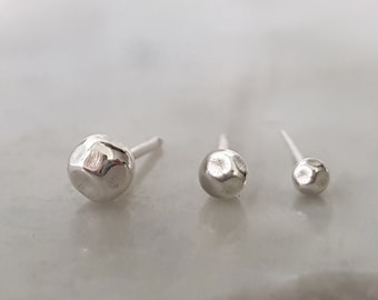 Ohrstecker, minimalistische Silberohrstecker, winzige Ohrringe, winzige Ohrstecker, alltägliche Ohrringe, nicht zusammenpassende Ohrringe