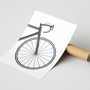 Pu&ograve; includere: Un'illustrazione in bianco e nero di una bicicletta con una sola ruota visibile. La ruota ha i raggi ed &egrave; centrata sulla pagina.