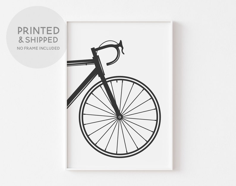 Pu&ograve; includere: Silhouette in bianco e nero di una bicicletta con una sola ruota visibile. La ruota ha i raggi ed &egrave; centrata nell'immagine.