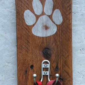 Dog leash holder, dog leash hooks, leash holder, leash hooks, pallet leash holder, wall hanging, pet storage, pallet wood, reclaimed wood