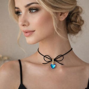 Collier ras de cou noir en macramé - Pendentif coeur en cristal