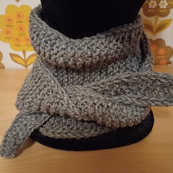 Petite écharpe tricotée en laine avec alpaga