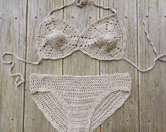 Bikini da spiaggia all'uncinetto in beige anni '70 e '70