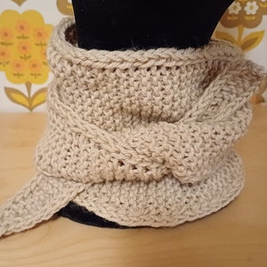 Gestrickter kleiner Schal aus Wolle mit Alpaka Beige