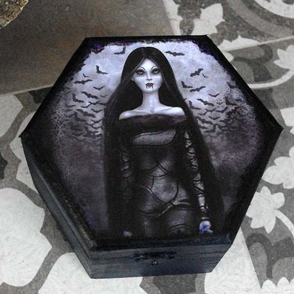 Hand decorated wooden box Lilith, queen of vampires. Hand decorated. Gothic box painted, decorated with paper and varnished