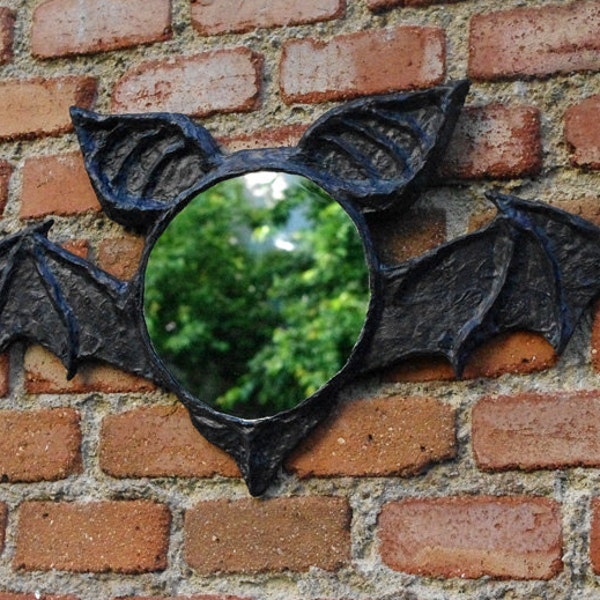Paper mache mirror, bat shape. Gothic wall mirror black bat. 100% handmade gothic mirror. Horror decoration.