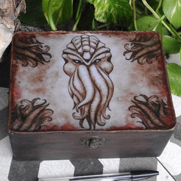 Hand decorated wooden box. Cthulhu box. Tentacles decoration