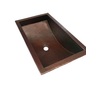HOCKNEY in Cafe Viejo -Trough Undermount of Drop-In Badkamer Koperen Wastafel met 1.0&quot; Flat Rim - 20 x 12 x 6&quot; - Spoor 16 - (VS042CV20)