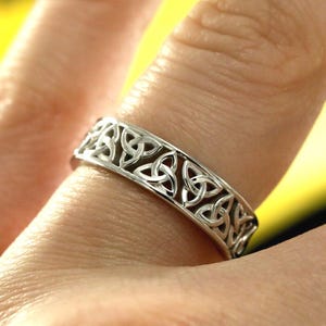 14K White Gold Celtic Wedding Band, Celtic Ring, Eternity Wedding Band. Celtic know wedding ring. Light unisex band. Made to order band.