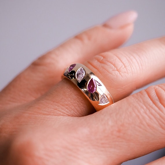 Large anneau serti de diamants et de saphirs. Alliance de formes variees avec diamants naturels et saphirs roses. Bague large cocktail. Etsy Canada