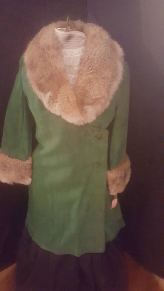 60s Green suede coat with fur collar