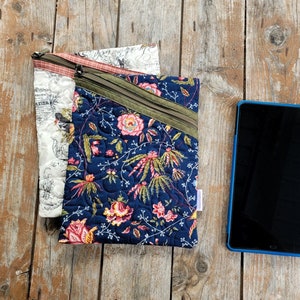 Pochette trapuntata con cerniera per e-reader, tablet, libri.