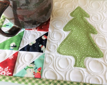 Quilted Christmas Tree Coaster | Winter Theme Mug Rug Mini Quilt | Santa Snack Mat