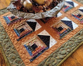Log Cabin Patchwork Mini House Quilt for Table or Wall
