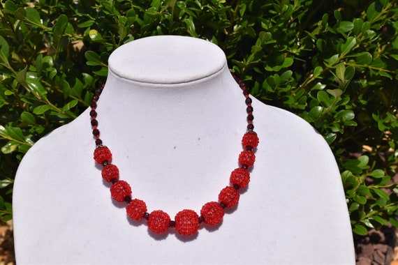 Red seed bead best sale necklace