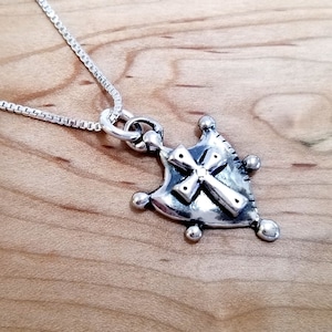 Collana con ciondolo a forma di croce in argento sterling vintage - Mary B Hetz