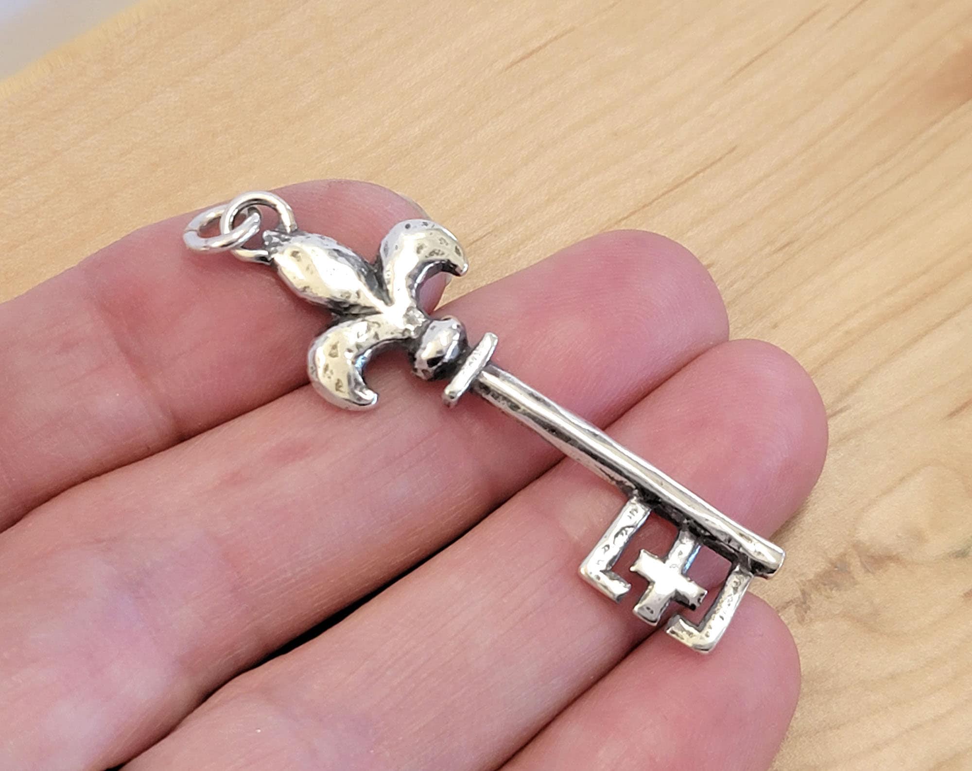 シルバー フルール・ド・リス キーホルダー シルバー フルール・ド・リス キーホルダー シルバー フルール・ド