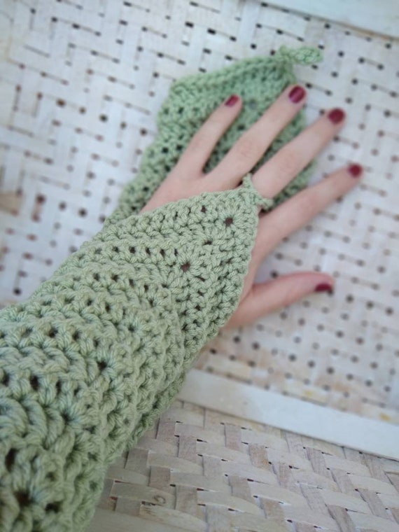 CLOSED: Tester call for Crochet: yarn holder for finger/wrist