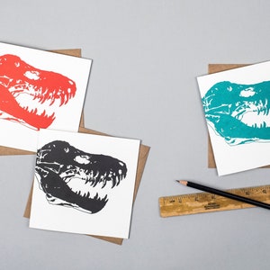 Dinosaurier Geburtstagskarten - Dino Karten - Blankokarte - T-Rex Karte - Museumsskelett - Rot - Grün - Junge - Mädchen - Letterpress - Kindergeburtstag